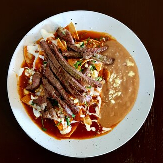 Chilaquiles Rojos con Arrachera