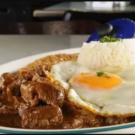 Acompanha arroz, feijão e farofa.