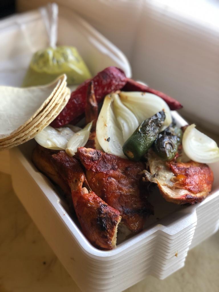 Combo 1/2 pollo + 3 Salchichas.