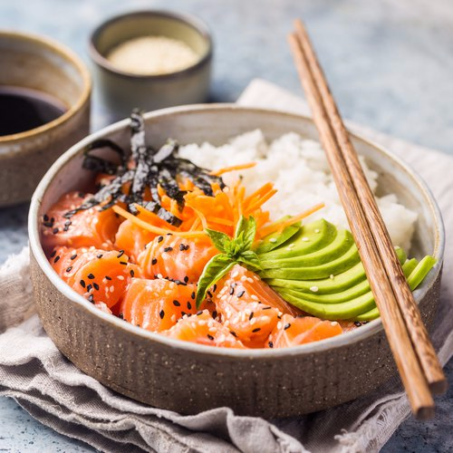 COMBO BOWL SALMON FRESCO + 1 GASEOSA 250ML GRATIS