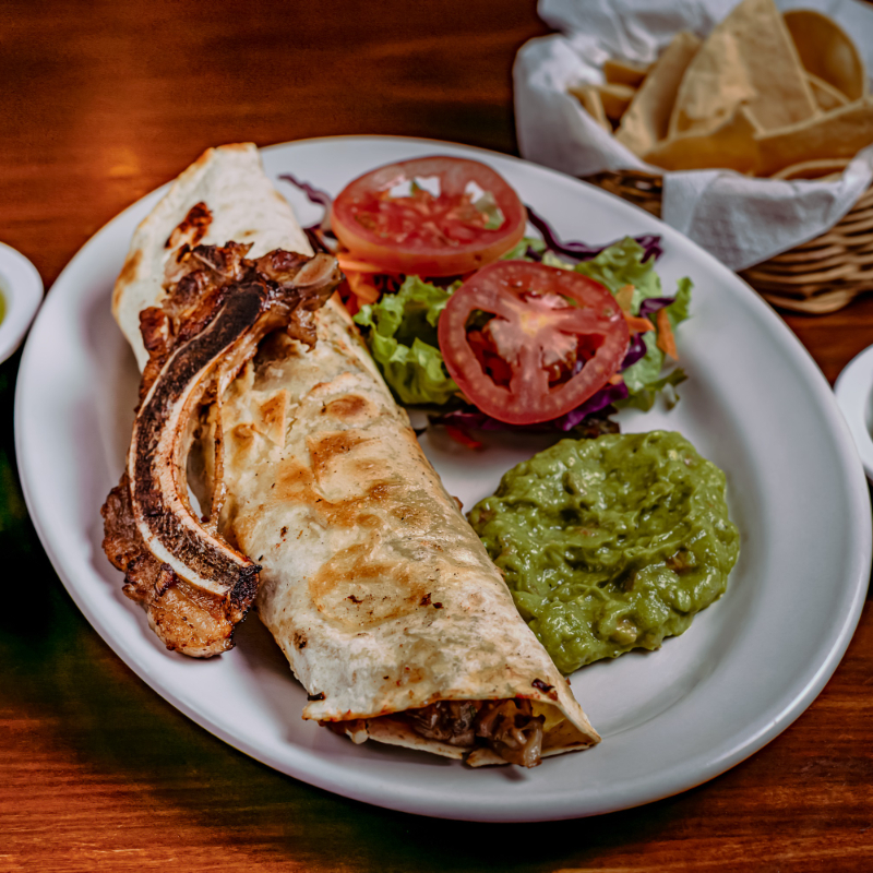 PAQUETE BURRITO DE CHULETA + AGUA FRESCA DE 500ML