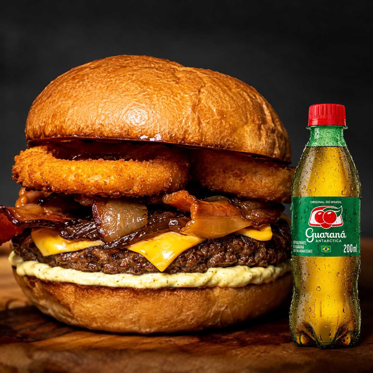 1xGoyas Australiano Bacon 100g (Pão Brioche, hambúrguer 100g, 2 Anel de Cebola Empanada, molho verde goyas, queijo cheddar e Bacon) + 1x Refri 200ml.