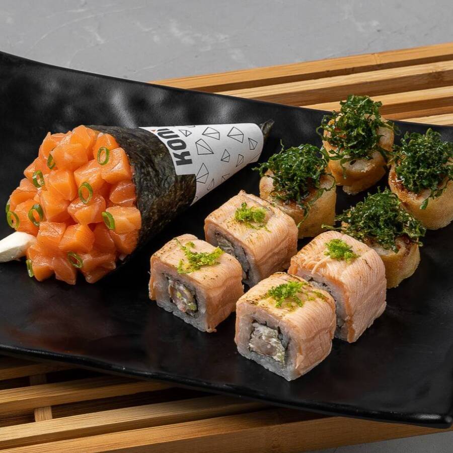 Koni Philadenlphia + 1/2 Uramaki de Camarão + 1/2 Haru Steel