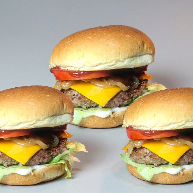 3x smash de 100g
pão selado na chapa, deliciosa carne artesanal 100g, cheddar, maionese, barbecue, salada (tomate, cebola, alface americana).