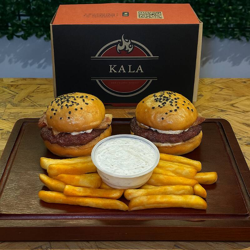 2 BABY BURGERS + PAPAS A LA FRANCESA