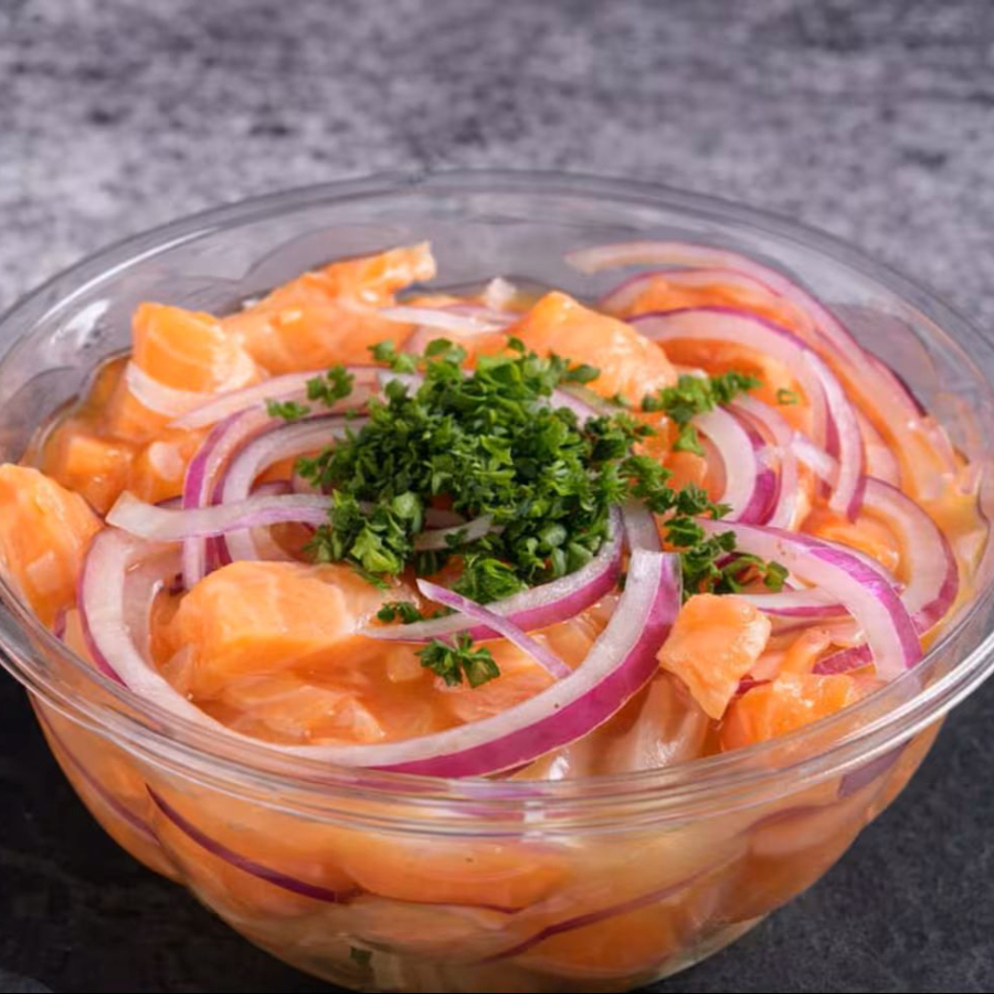 Delicie-Se Com 300g De Ceviche De Salmão, Onde Pedaços Suculentos De Salmão São Marinados Em Uma Mistura Cítrica E Refrescante