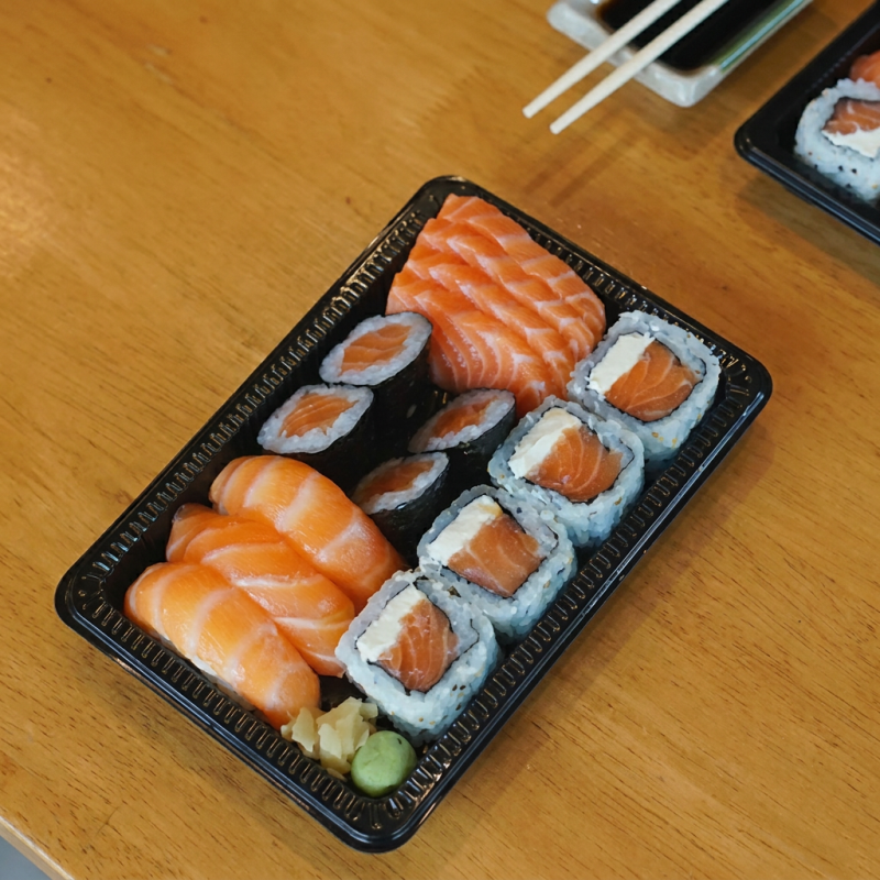 4 Sashimi salmão fresco 4 Uramaki salmão Filadélfia 4 Maki salmão fresco 3 Sushi salmão fresco