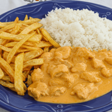🍽️ QUENTINHA P Acompanha arroz, 1 concha de estrogonofe , batata frita . Porção na medida certa, simples e bem servida 👍😋