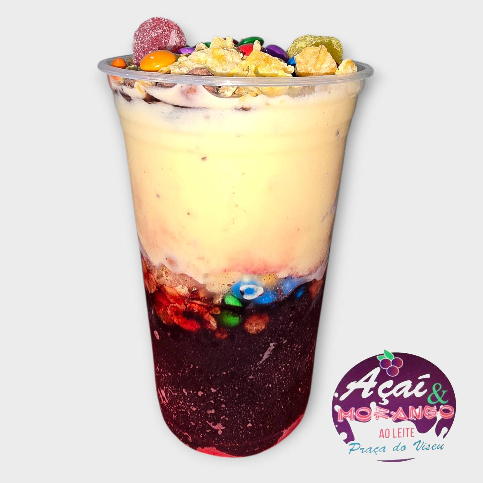 Neste valor está incluído: 2 caldas, 4 acompanhamentos. Os acompanhamentos e caldas são enviados no mesmo copo. Temos opções de ingredientes extra que vão separados. Enviamos no copo Pp (não é copo térmico).