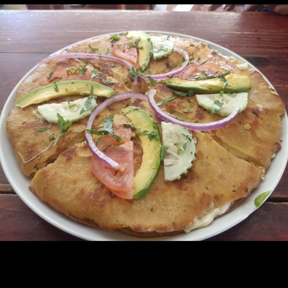 Tortilla Rellena al Mojo de Ajo