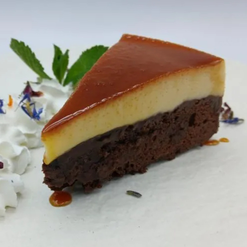 Rebanada de Choco Flan y Topping