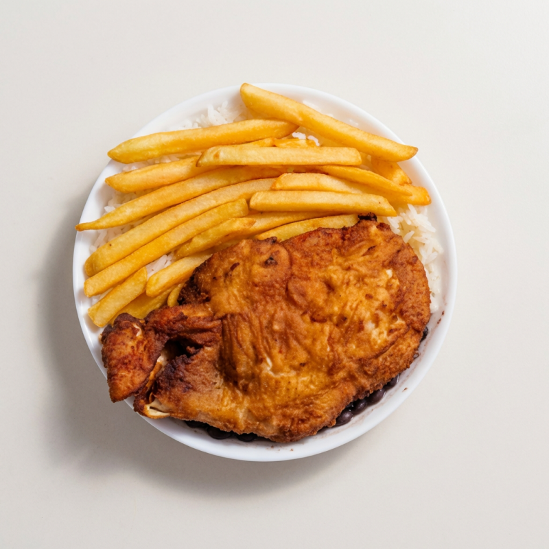 Filé de empanado e frito com arroz, feijão e batata frita. Marmita quentinha serve 1 pessoa com 500g.