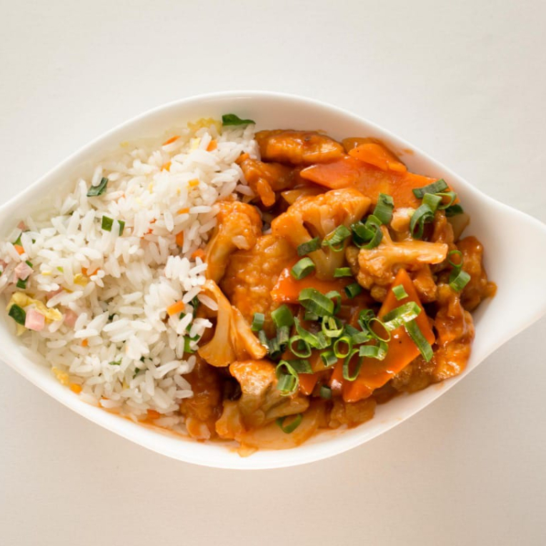 fatias de file de peixe panga com cebola, couve-flor, cenoura,broto de bambu, cogumelos temperado ao molho de tomate apimentado.