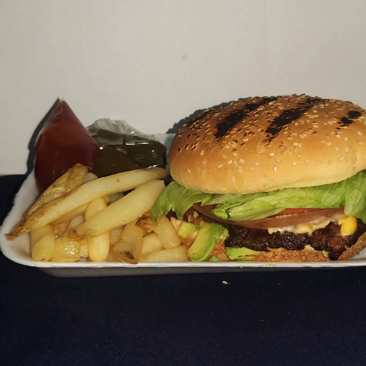 Hamburguesa con Carne Asada