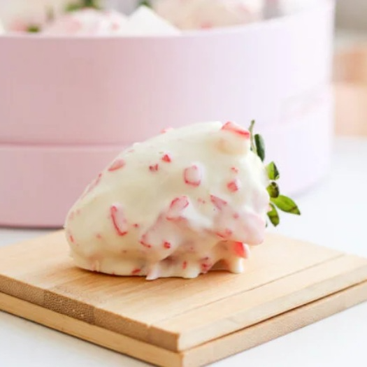 MORANGO DO AMOR CRAVEJADO
O doce que conquistou todo mundo, agora em uma versão ainda mais irresistível e surpreendente! 😍
Um delicioso morango fresco, envolvido por um recheio cremoso e uma camada crocante, finalizado com o nosso toque especial cravejado, que deixa cada mordida ainda mais saborosa e irresistível. 🍓❤️
✨ Morango fresco e selecionado
🤍 Recheio supercremoso
🍬 Casquinha crocante
🔥 Uma explosão de sabores e texturas!
Experimente essa versão especial e descubra por que ela está conquistando tantos apaixonados por doces! 😍🍓
👉 Peça agora e se apaixone na primeira mordida!