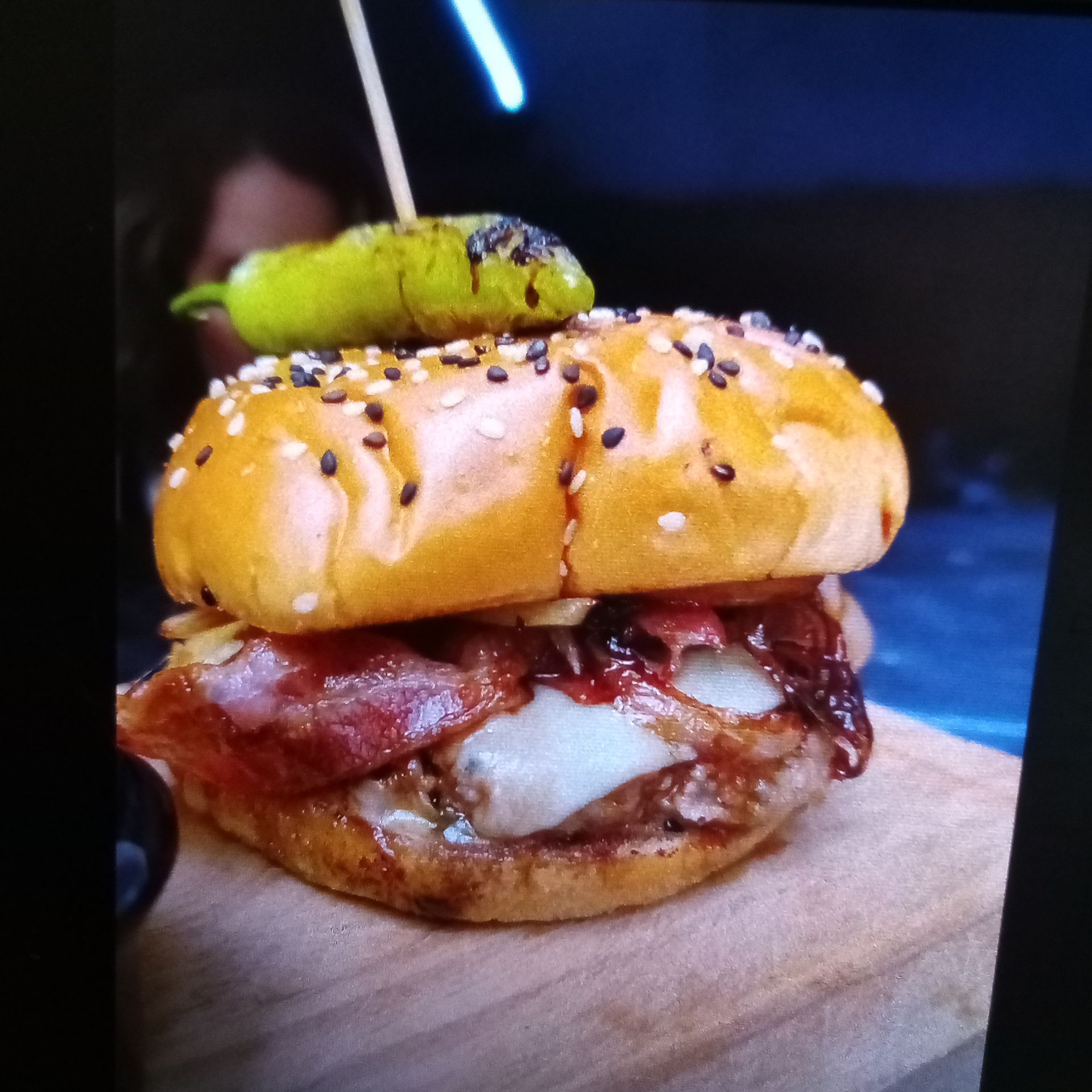 Hamburguesa de la Casa + Agua del dia