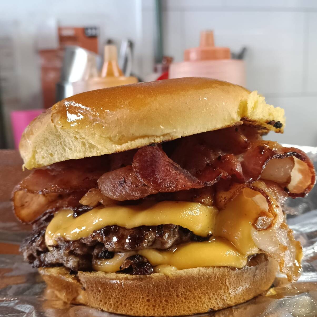 Burger Hawaiana Doble con Tocino