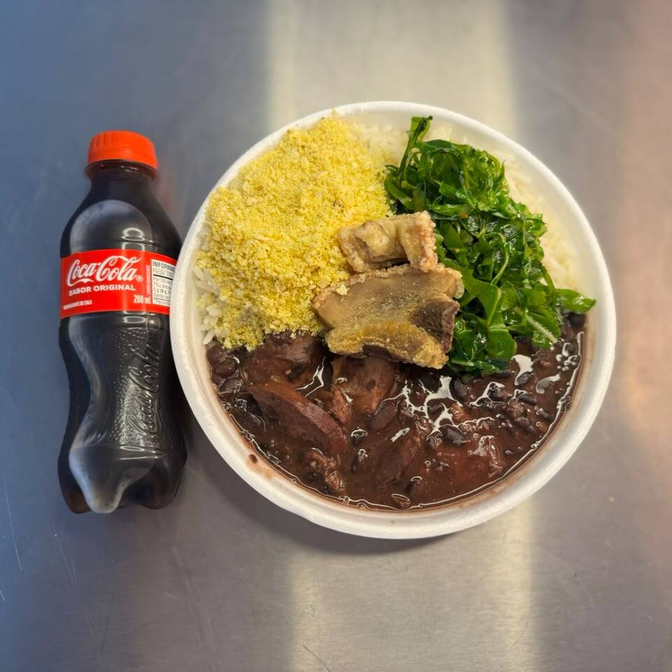 Marmita feijoada magra individual (arroz branco, linguiça calabresa,, couve refogado, farofa ). Marmita indicada para 01 pessoa.
