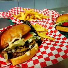 Hamburguesa Clásica + Papas Fritas