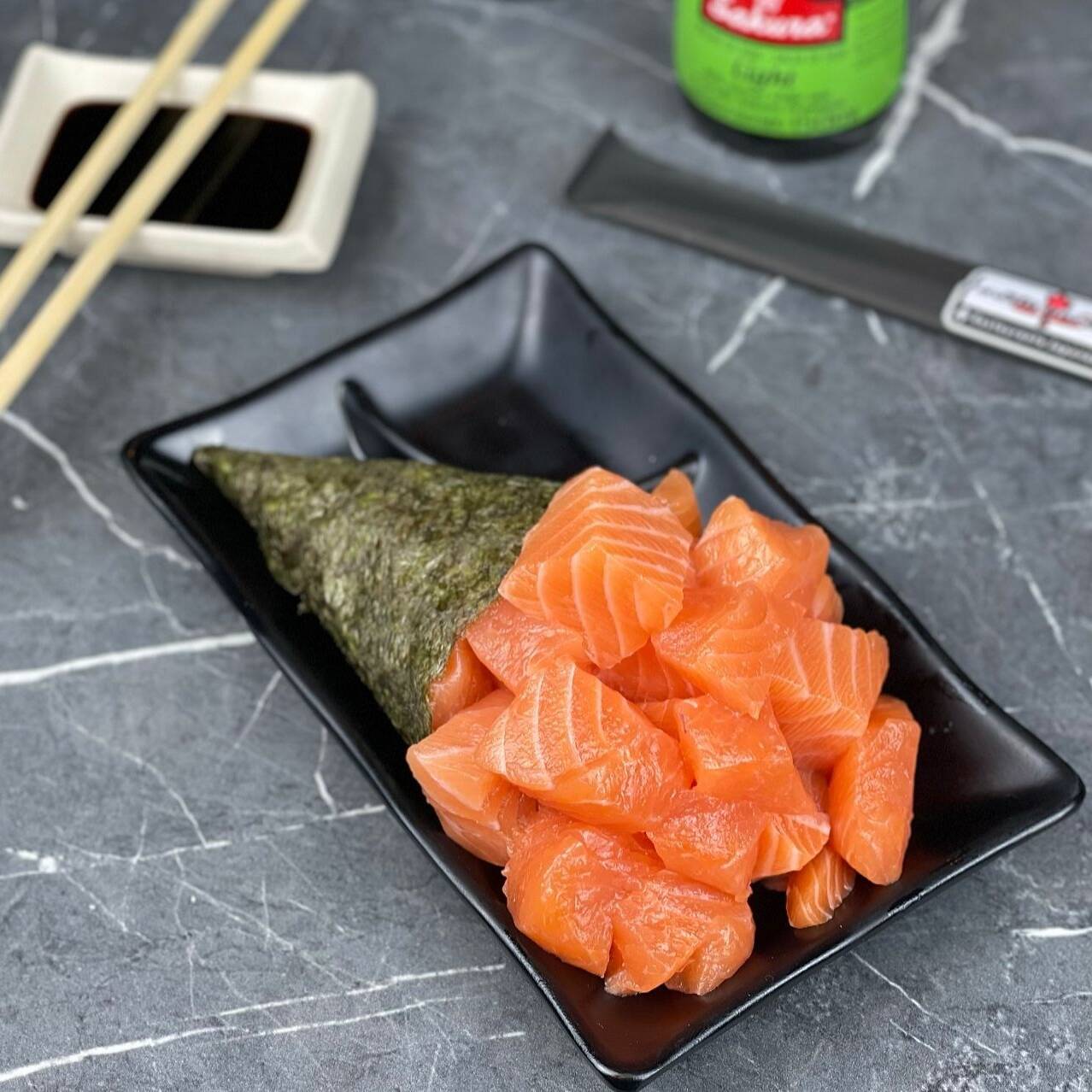 Temaki de salmão sem arroz e sem cebolinha