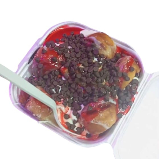 Roles De Canela Con Fresas Y Crema