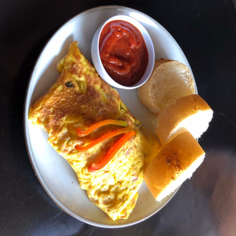 Omelette con jamón y queso