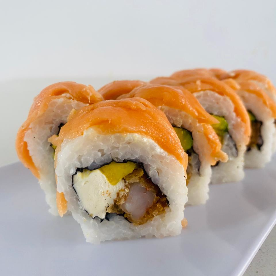 Maki Salmon Koi Roll 6 Piezas