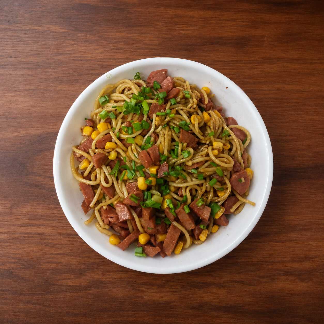 Macarrão Na Chapa Salteado Na Hora, Bem Temperado E Com Sabor Marcante, Com Ingredientes Selecionados Que Garantem Uma Experiência Irresistível A Cada Garfada!