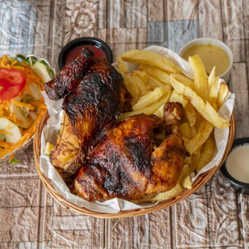 1/2 Pollo a la brasa + Gaseosa 500 ml * *