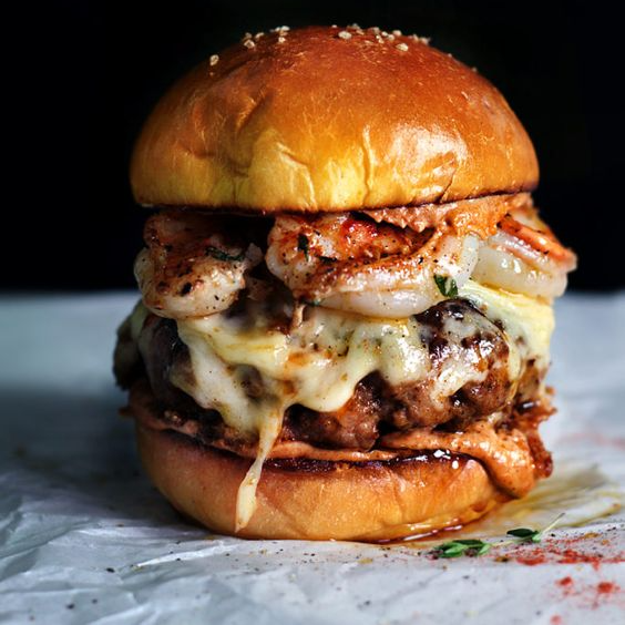 Hamburguesa con aros de cebolla