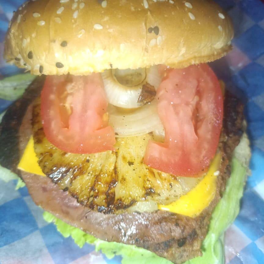 Hamburguesa Hawaiana con Papas