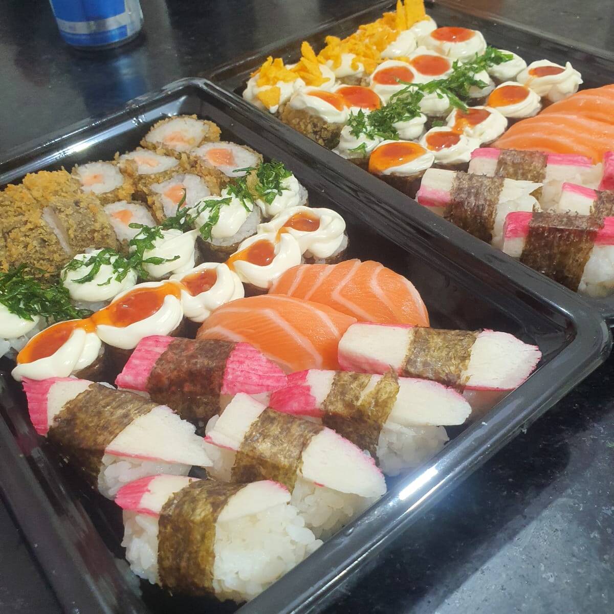 2 niguiri salmão 6 niguiri kani 5 maki Doritos 5 maki couve crisp 5 maki pimenta biquinho 5 maki geleia switch 10 hot