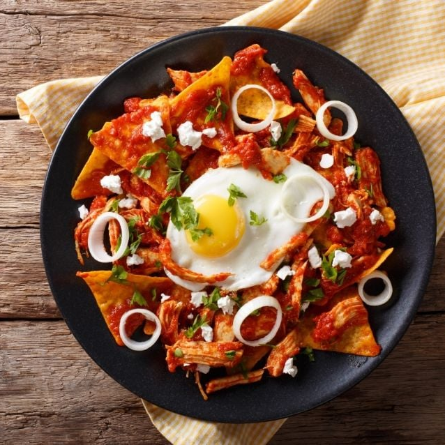 CHILAQUILES ROJOS CON ASADA