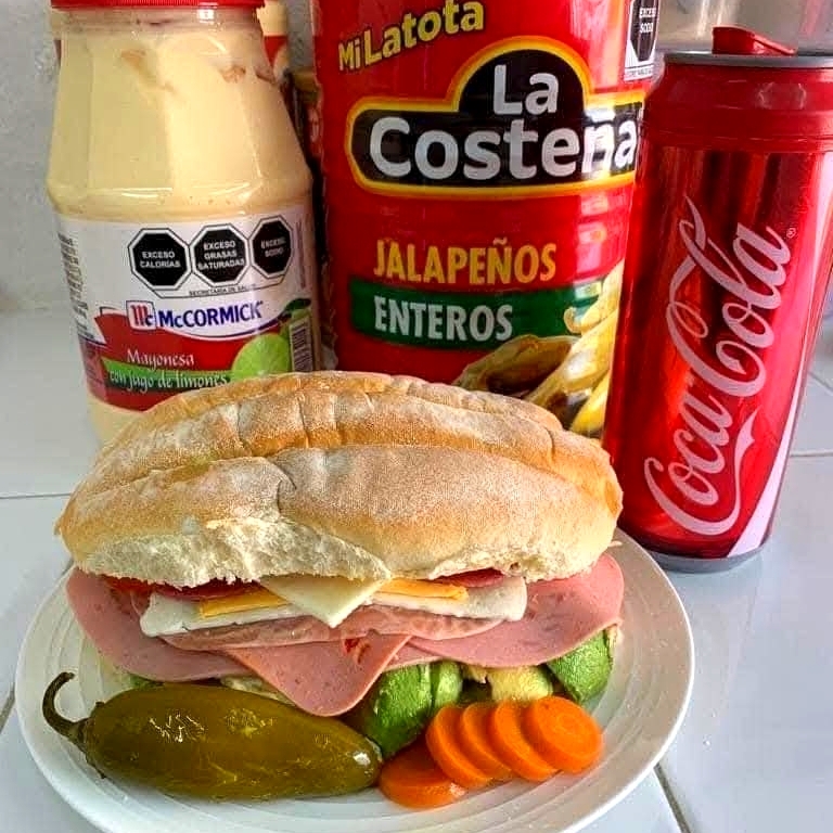 Combo de Un Lonche más Una Coca de 600ml