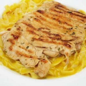 Fetuccini a la Huancaína con Plancha