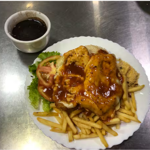 Acompanhamento: arroz, feijão, farofa, batata frita e salada