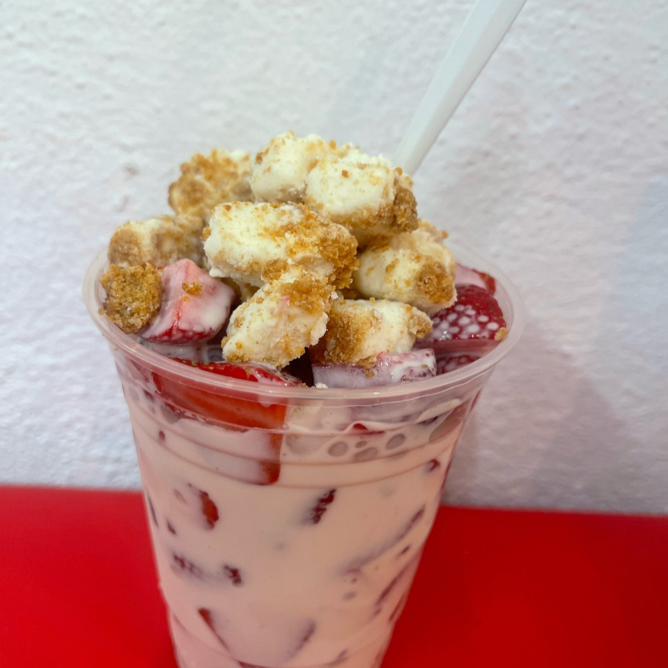 FRESAS CON CREMA Y PAY