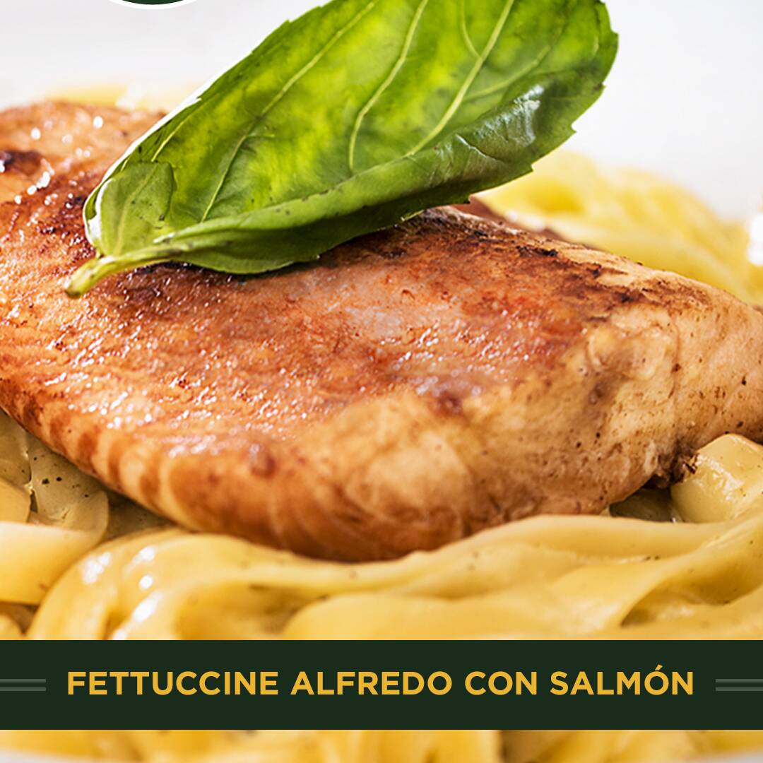 Fettuccine Alfredo Con Salmón