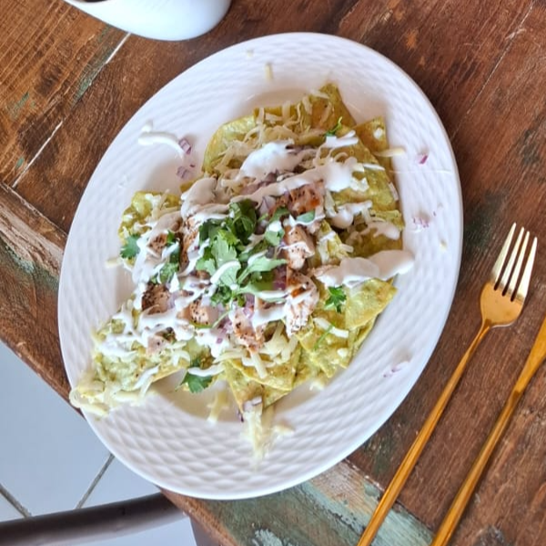 Chilaquiles poblanos con pollo