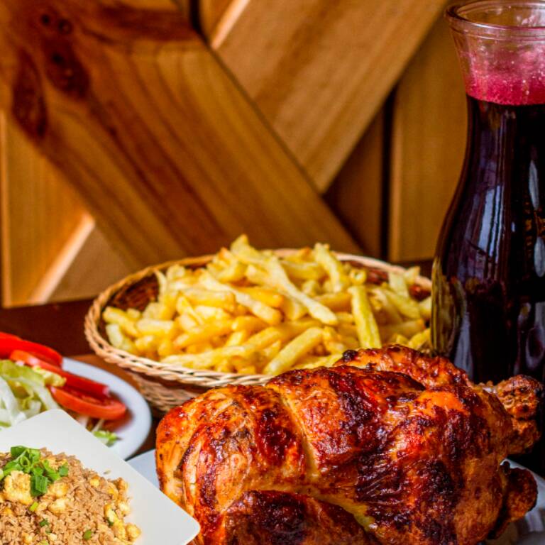 1/2 Pollo + Papas + Ensalada + Chaufa + 1Lt Chicha