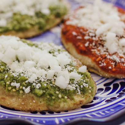 Sope con Revoltillo Rojo
