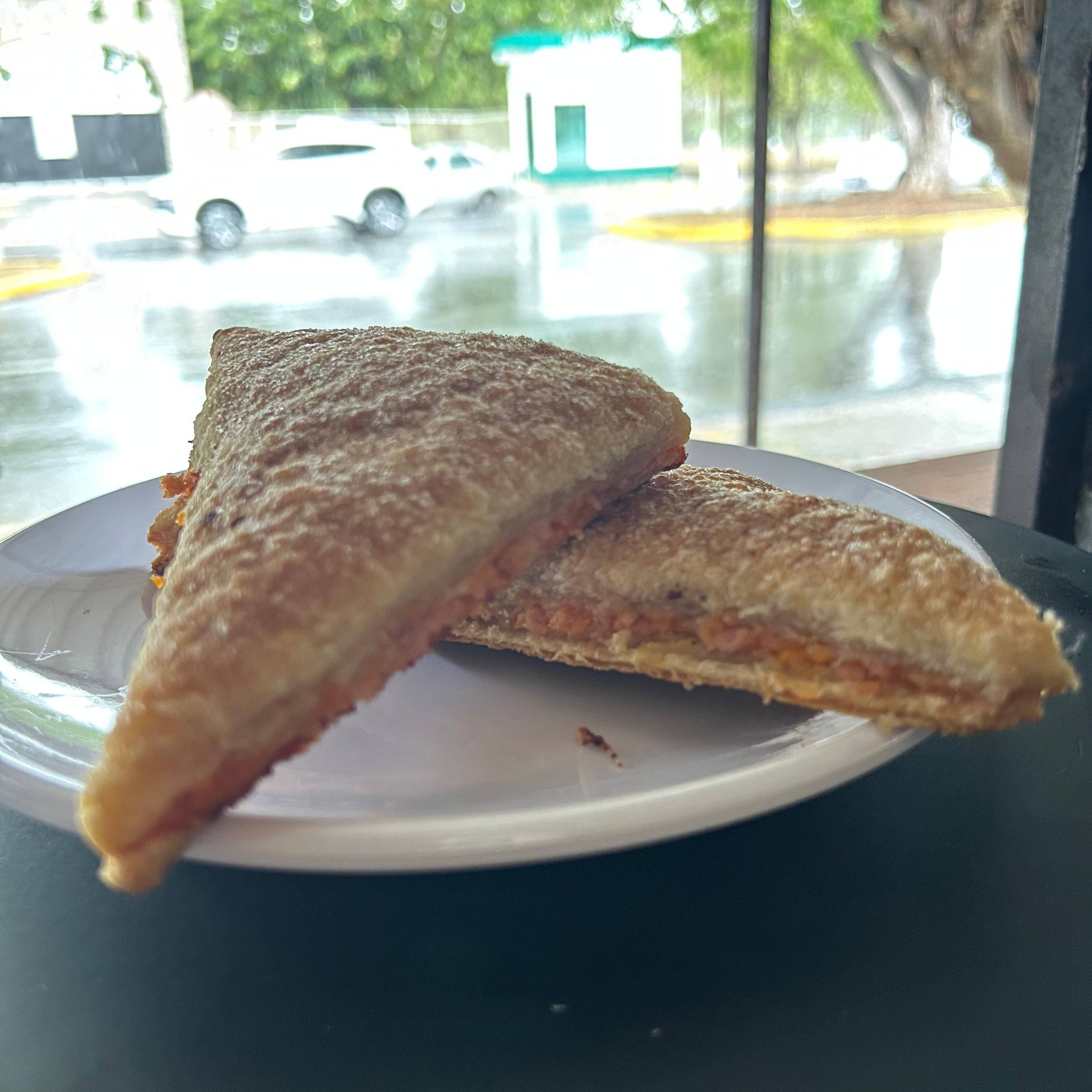 Hojaldra de Jamón y Queso con/sin chile