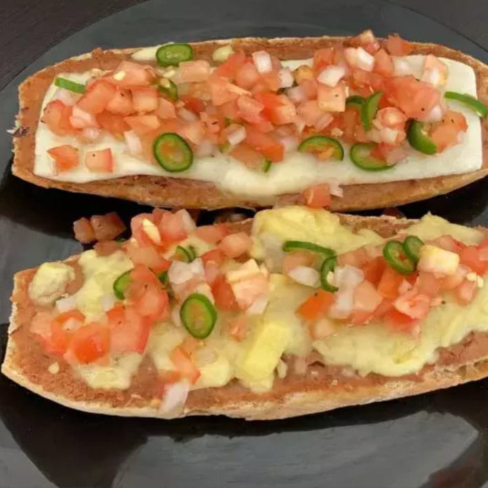 Molletes De Frijoles