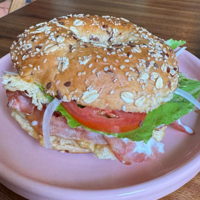 Bagel y Café Americano