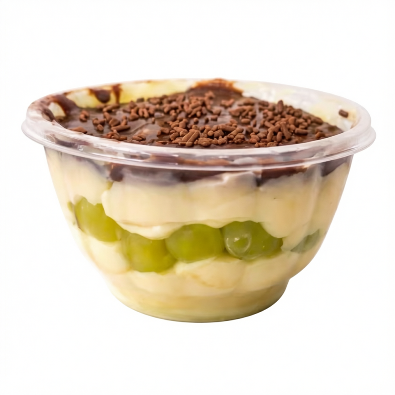 Uma sobremesa irresistível feita com creme super cremoso, uvas fresquinhas selecionadas e uma cobertura deliciosa que derrete na boca. Doce na medida certa, bem servida e perfeita para matar a vontade de um docinho especial.