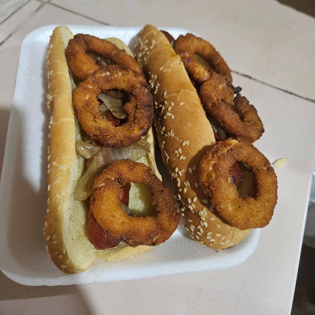 Dogo sencillo con 3 aros de cebolla