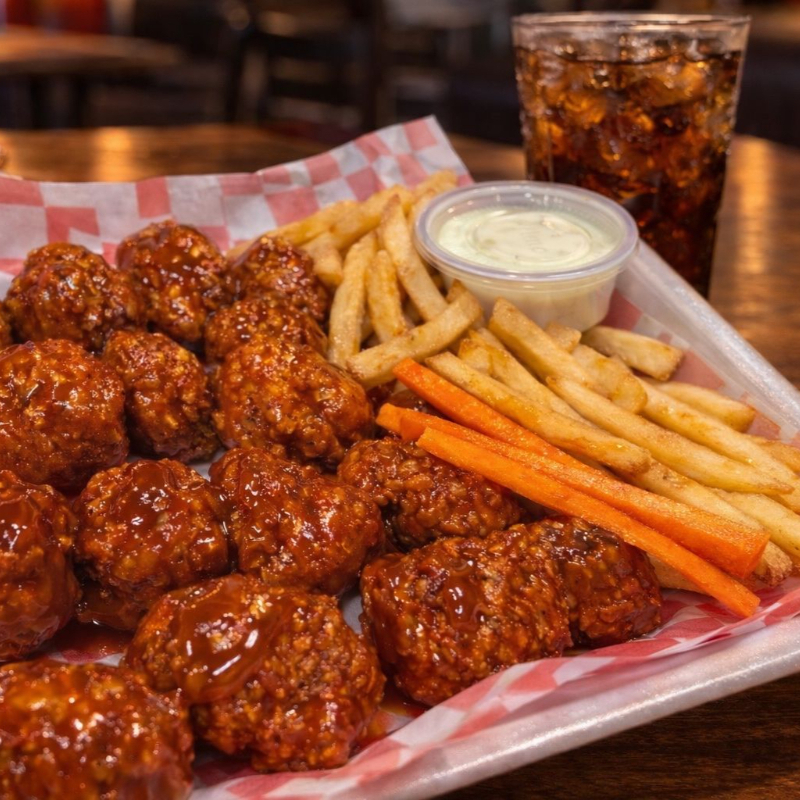 8 Boneless + Papas + Refresco