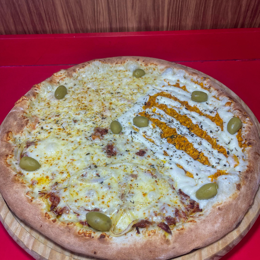 3 PEDAÇOS MUSSARELA - 3 FRANGO COM CATUPIRY - 3 CARNE SECA , CEBOLA E MUSSARELA