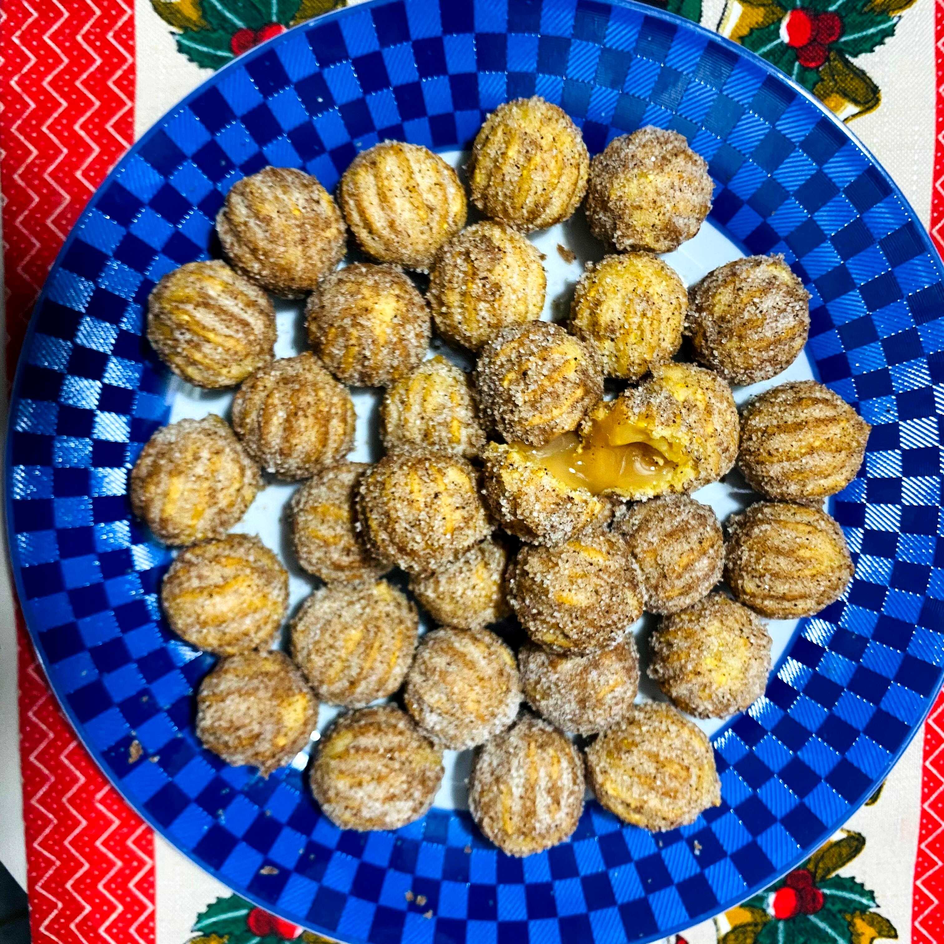 Delicioso churros com recheio de doce de leite, massa caseira e feitos com muita dedicação e amor ❤️