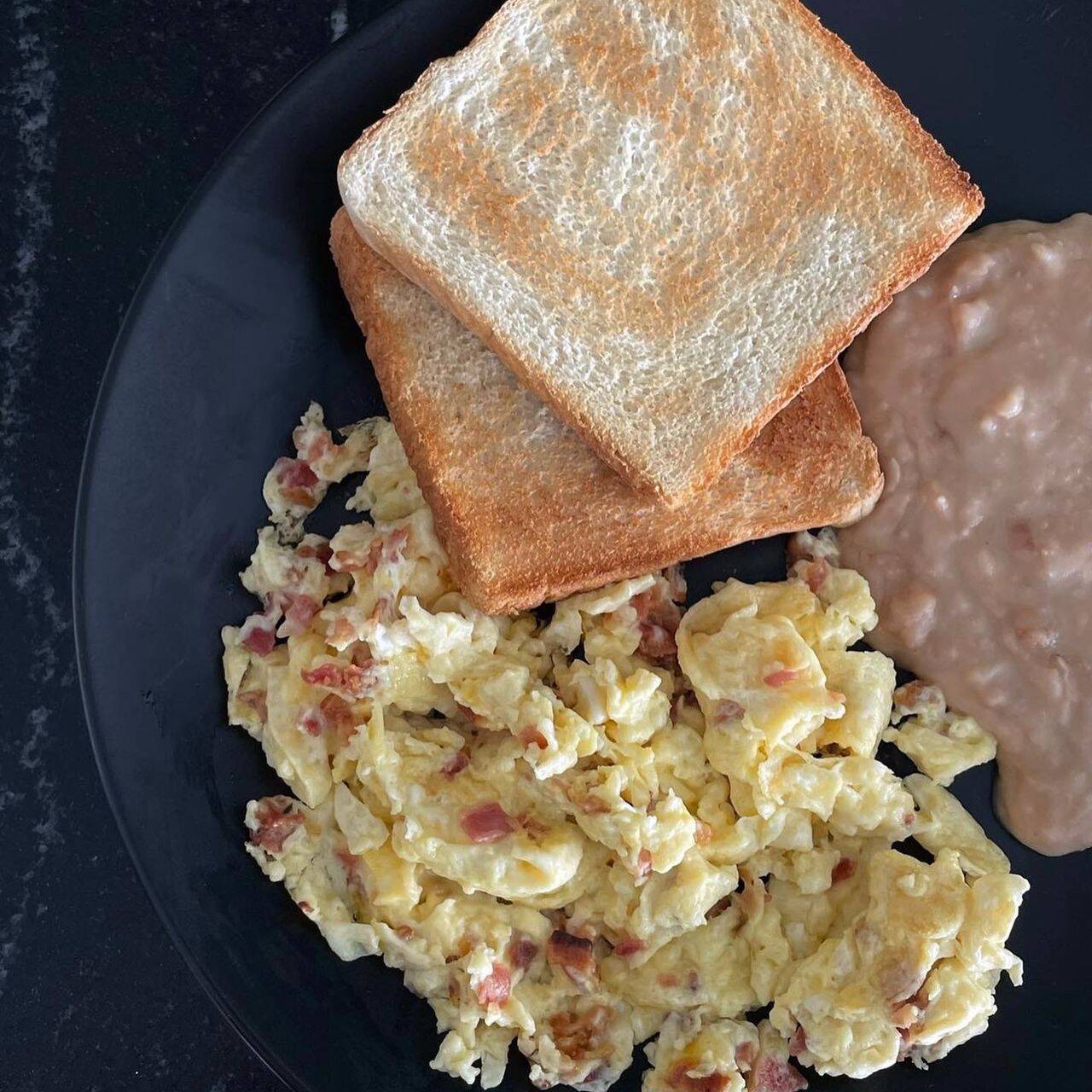 huevos con tocino